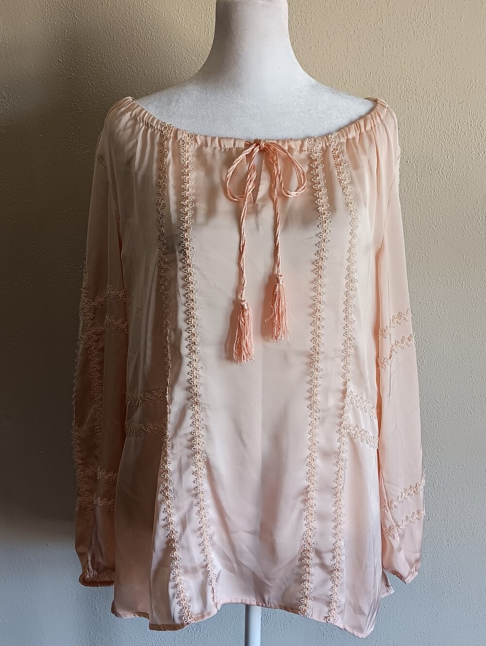 G.I.L.I Women's Medium Peasant Blouse W/ Tassel Tie Cream Peach Pink Silky Boho